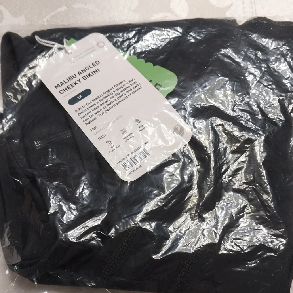 Phoenix NWT Malibu Angled Cheeky Bikini Size‎ 1X Black UV Protection